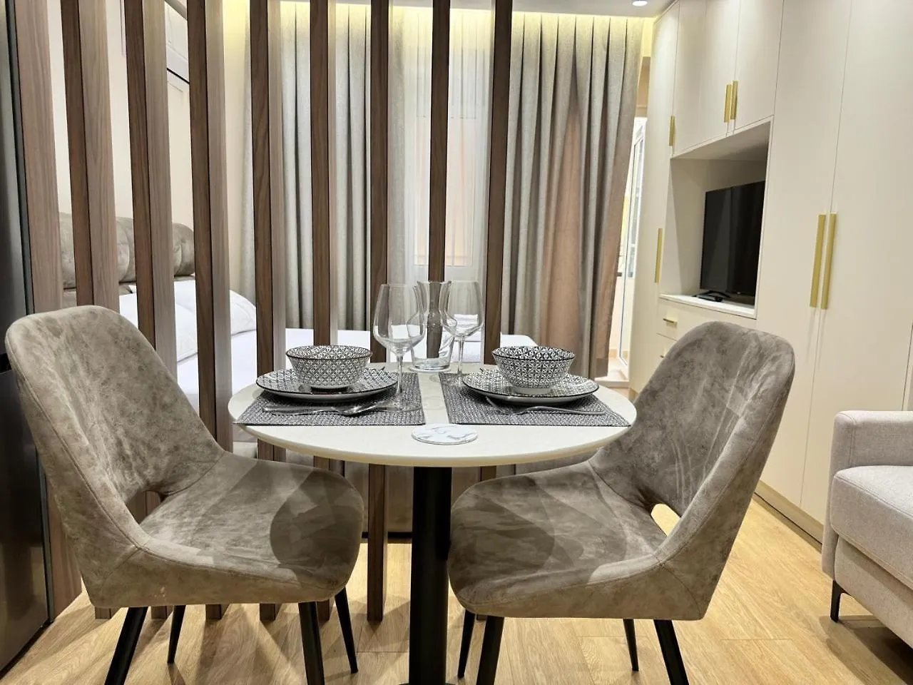 Hotel E&R Apartments At Myslym Shyri Tirana Albania