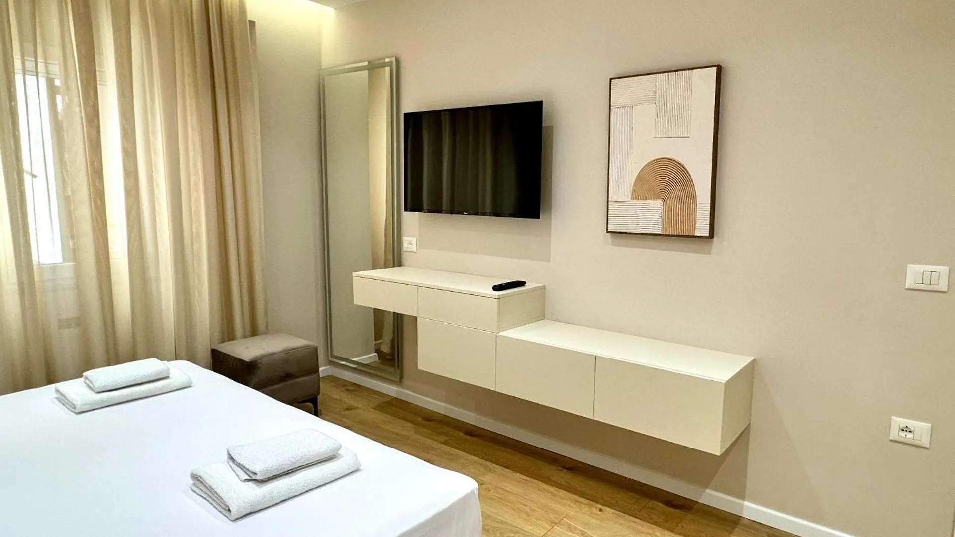 Hotel E&R Apartments At Myslym Shyri Tirana