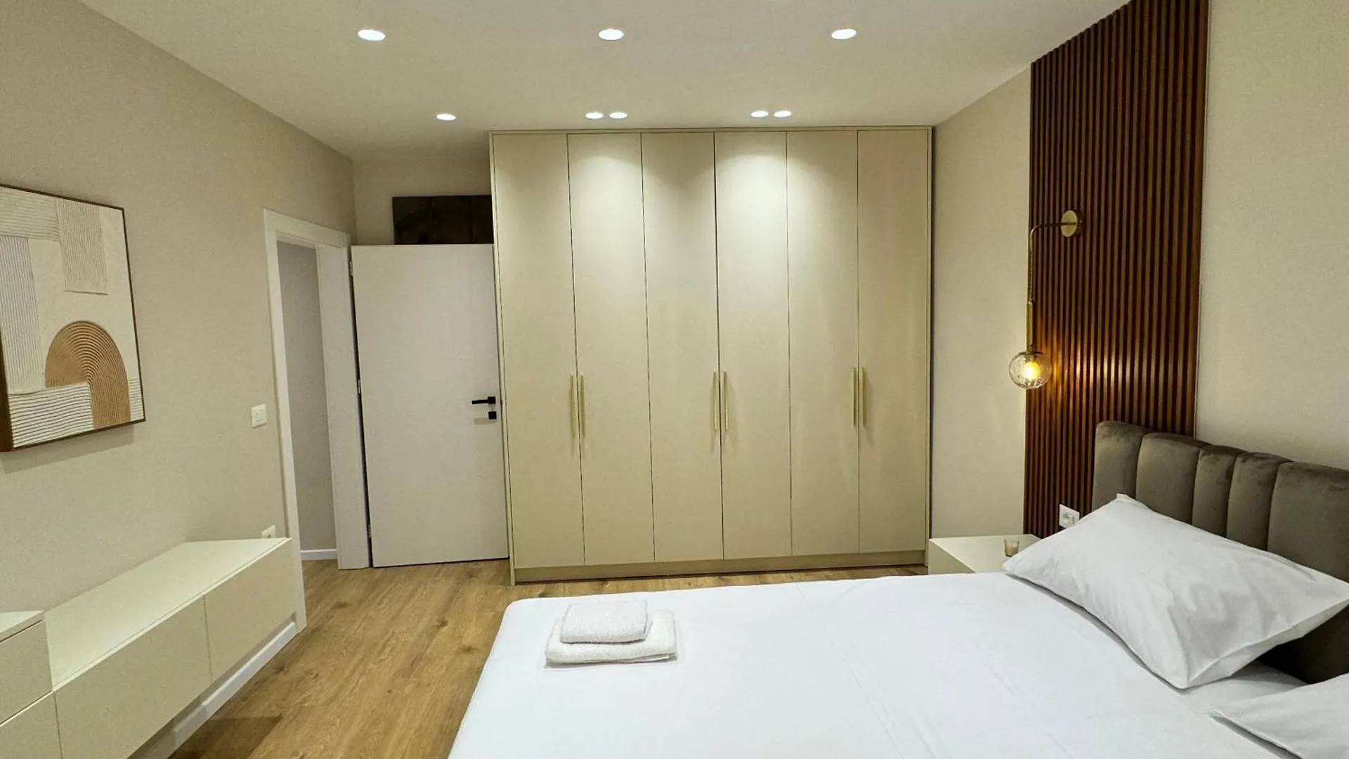 E&R Apartments At Myslym Shyri Tirana 0*,